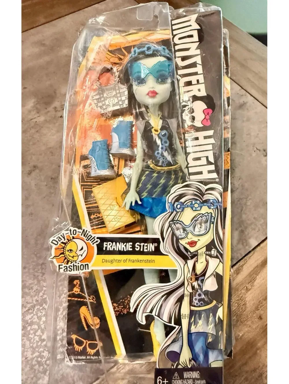 Monster High Day-To-Night Fashion Frankie Stein Doll Mattel DRL76 NIB Damaged‎